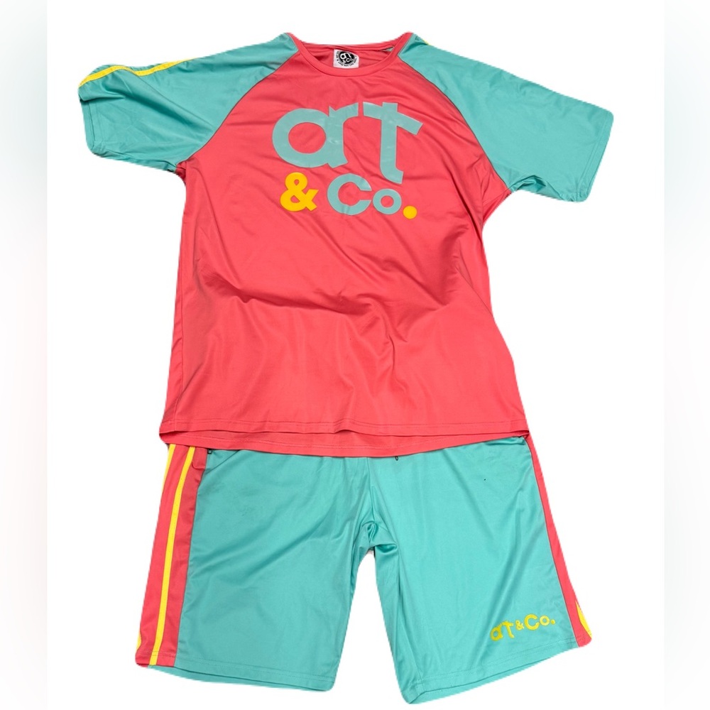 Art & Co. Logo shorts and top -4xl